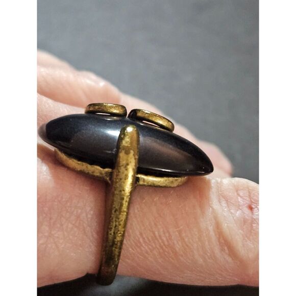 **Last Chance!! Final Sale** Vintage gold tone oval onyx ring size 8 - Picture 3 of 10